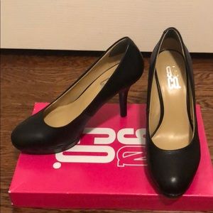 Black Leather Nine & Company Pumps